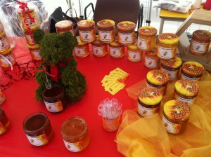 Vente et dégustation de miel.